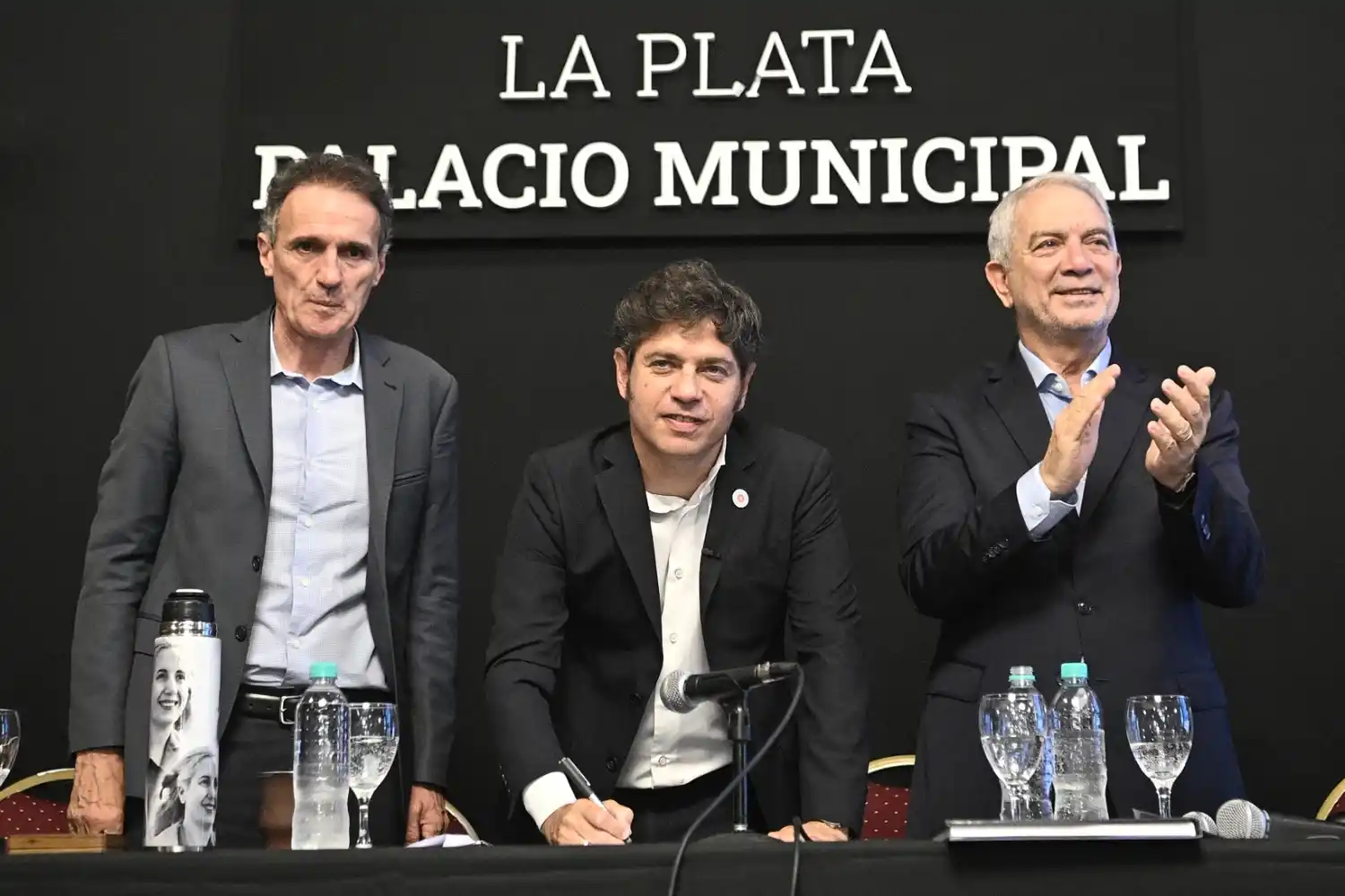 Axel Kicillof, Julio Alak y Gabriel Katopodis encabezaron el anuncio de finalización del Acueducto Norte, una obra clave del Plan Hídrico del Gran La Plata.