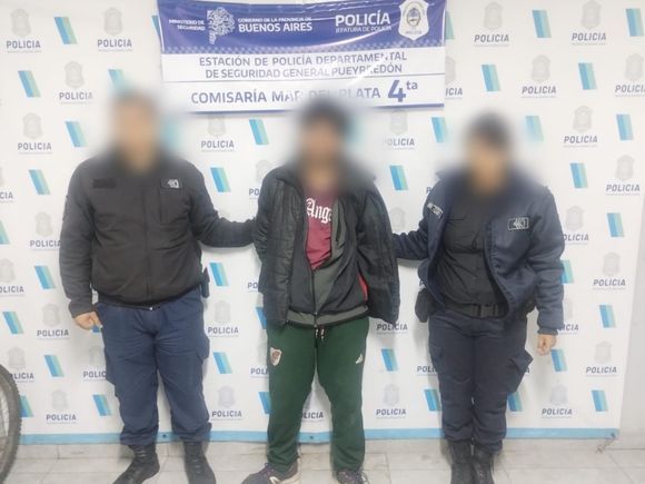 Sorprendieron a tres delincuentes cuando empujaban un vehículo robado