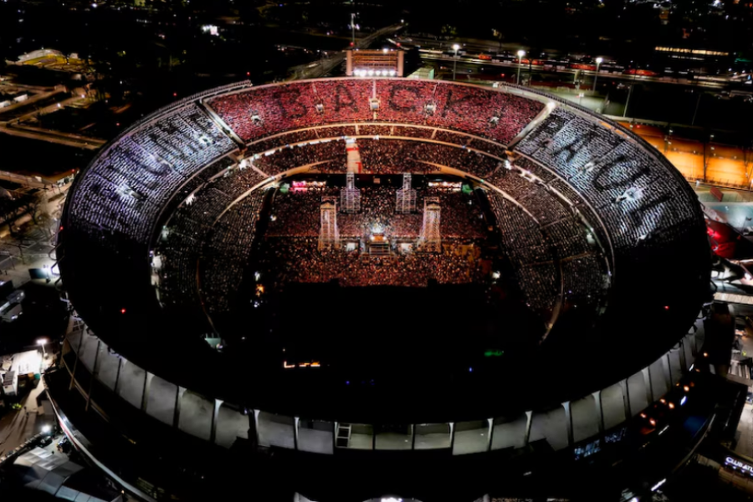 Una imagen aérea del estadio Monumental durante el recital de McCarney. Foto: DF Entertainment