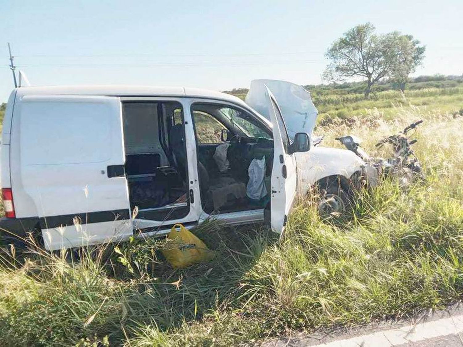 Un utilitario embistió a motociclistas 
causando la muerte a dos personas