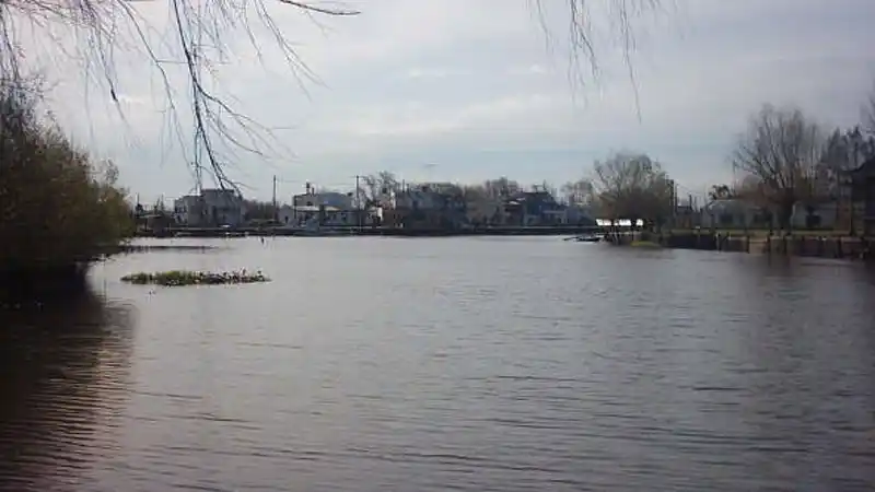 Un hombre que estaba pescando, cayó al río Paranacito y se ahogó