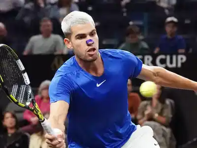 Carlos Alcaraz superó al argentino Sebastián Báez en Tokio