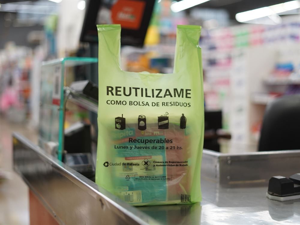 Oficialmente, los supermercados de Rafaela dejarán de entregar bolsas plásticas: ¿desde cuándo?