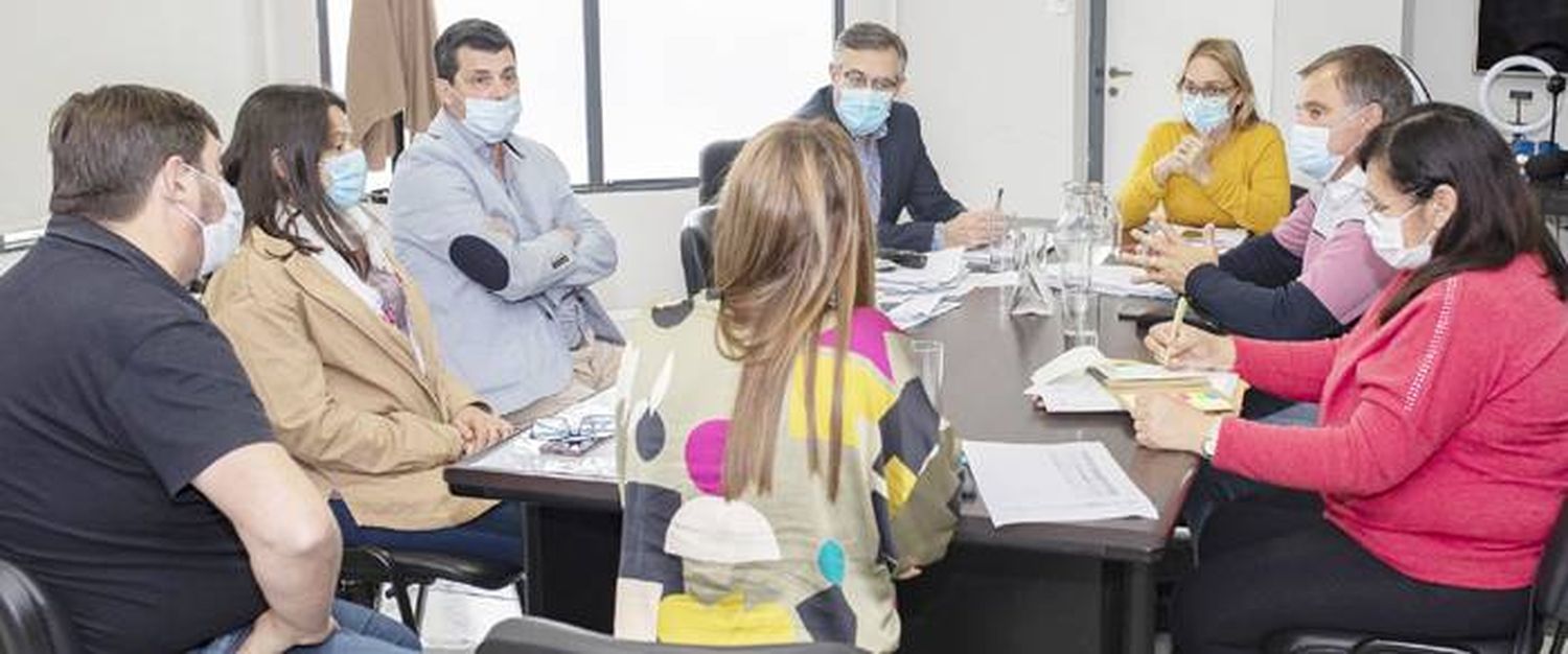 Acuerdan líneas de trabajo para San Salvador en materia de salud