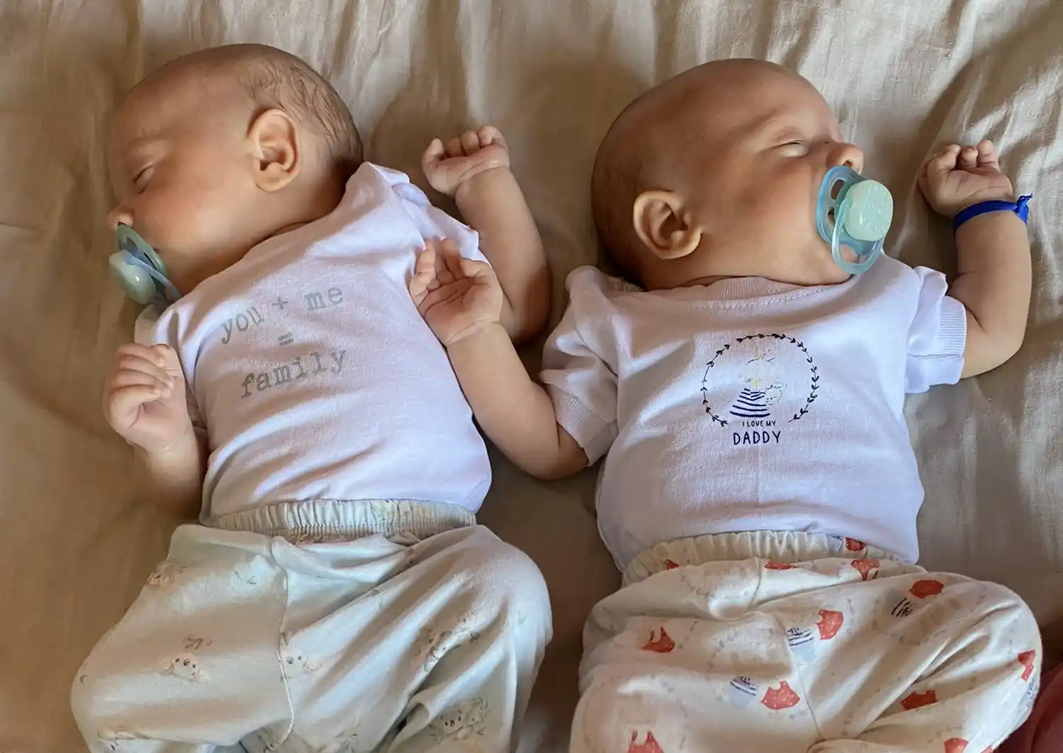 No reconoce a sus gemelos, fue a la Policía para que le digan cuál es cuál y se volvió viral