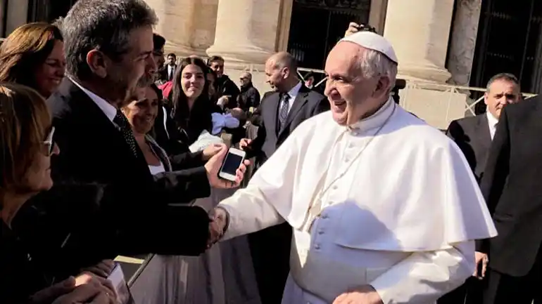 Francisco recibió a un grupo de familiares de víctimas de la AMIA
