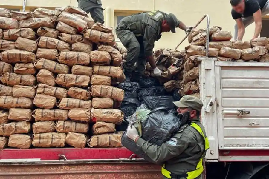 Lo detuvieron cuando viajaba a Córdoba con una tonelada de droga oculta en carbón