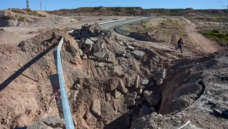 El cráter de Ruta 7 recién se arreglará para Navidad
