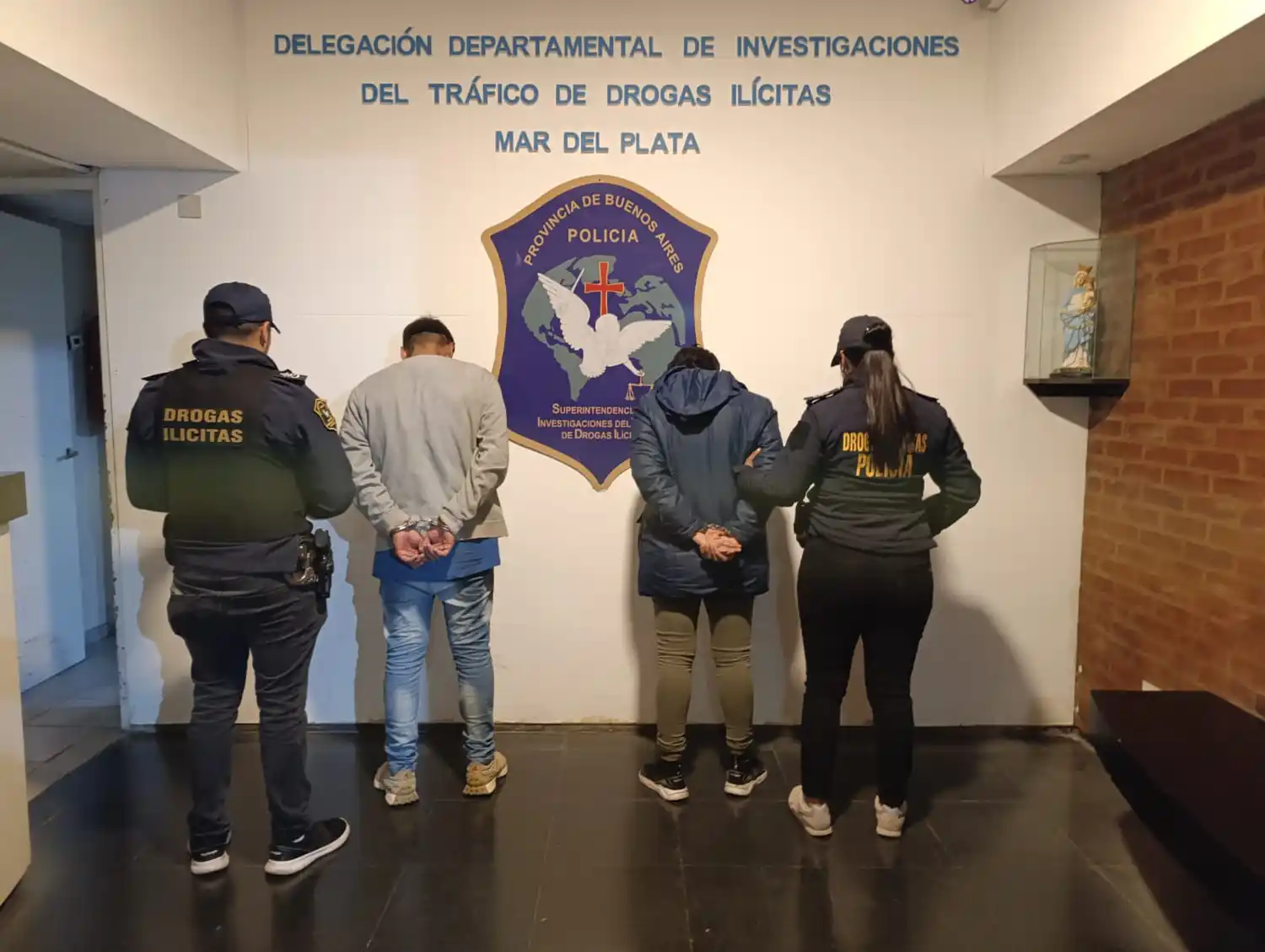 Detenidos por venta de drogas.