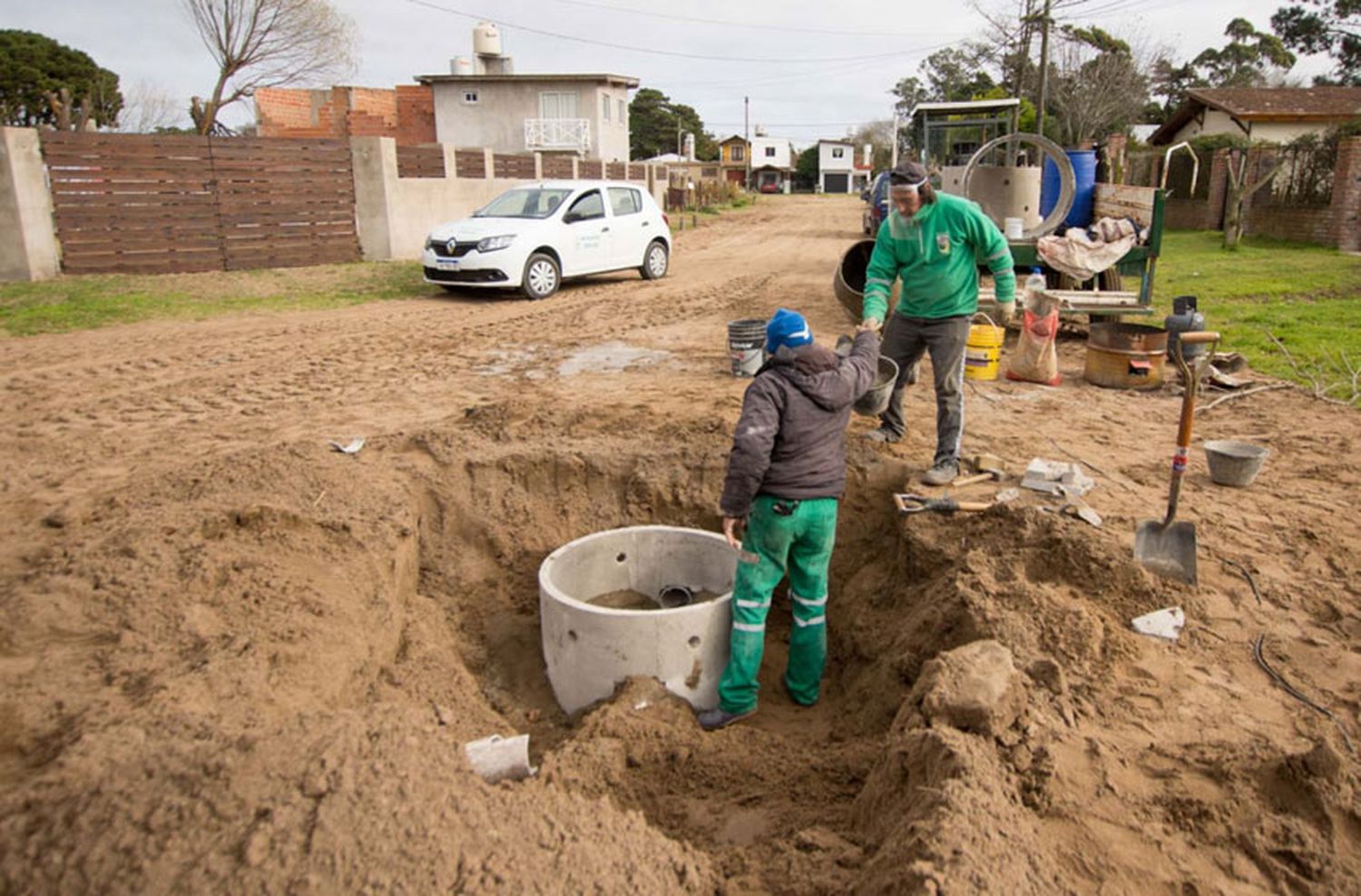 Villa Gesell: Barrera recorrió obras de la red cloacal