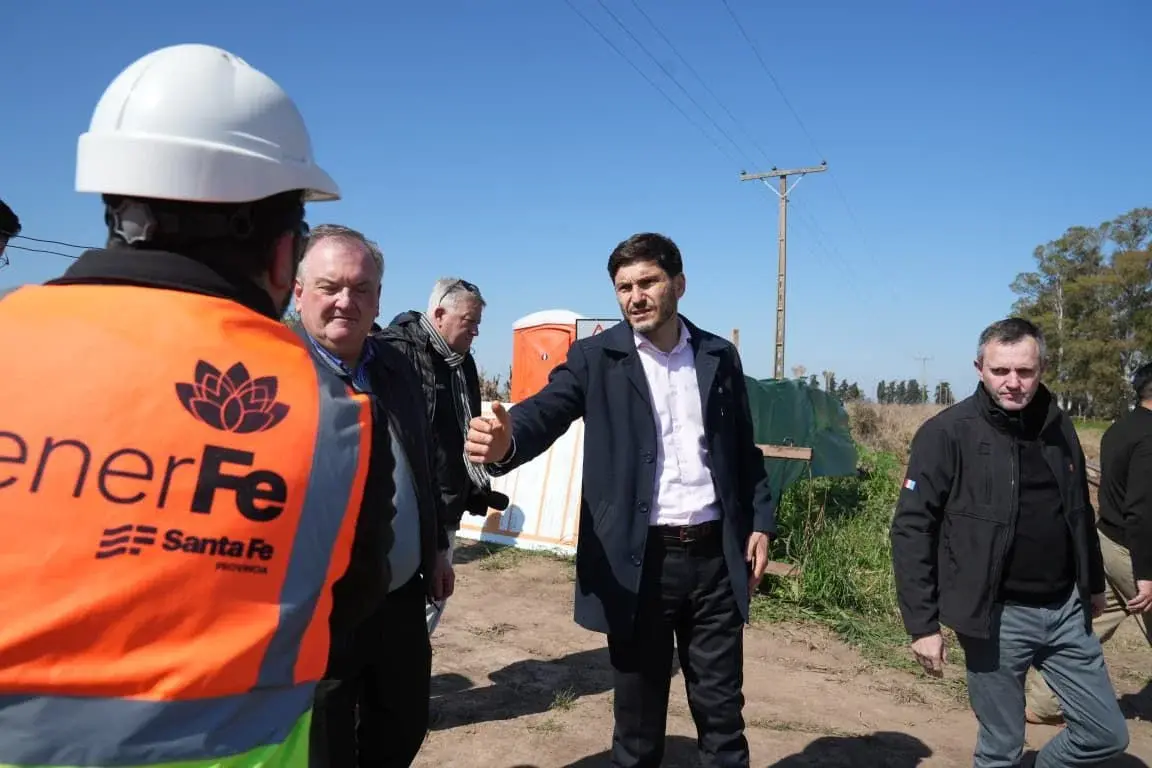 Pullaro recorrió el Gasoducto Sudoeste Lechero y destacó su impacto sobre la producción regional