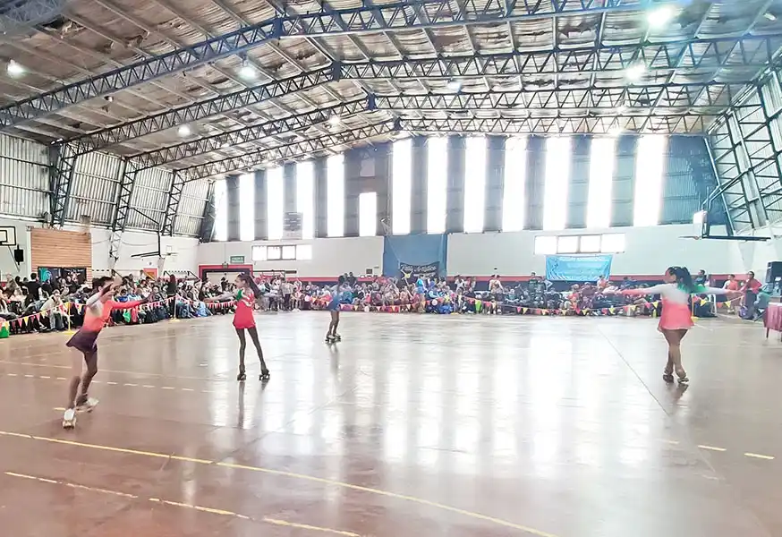 En el CEF. Más de 200 patinadores
