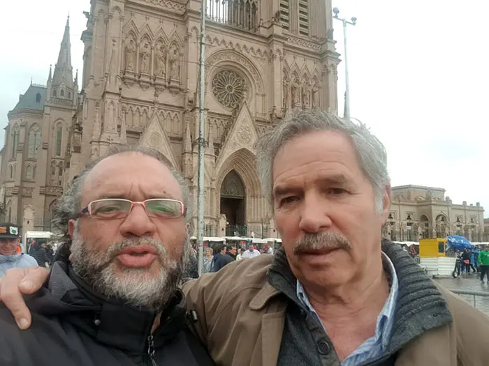 Roberto Gómez junto a Felipe Solá en Luján