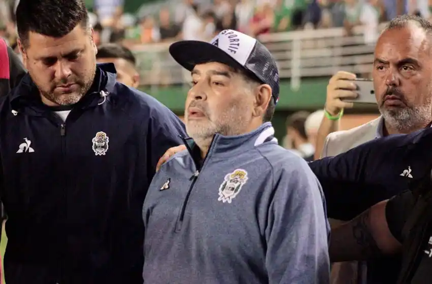 Maradona estalló contra Espinoza: «Es un mentiroso, un cobarde y nos robó»