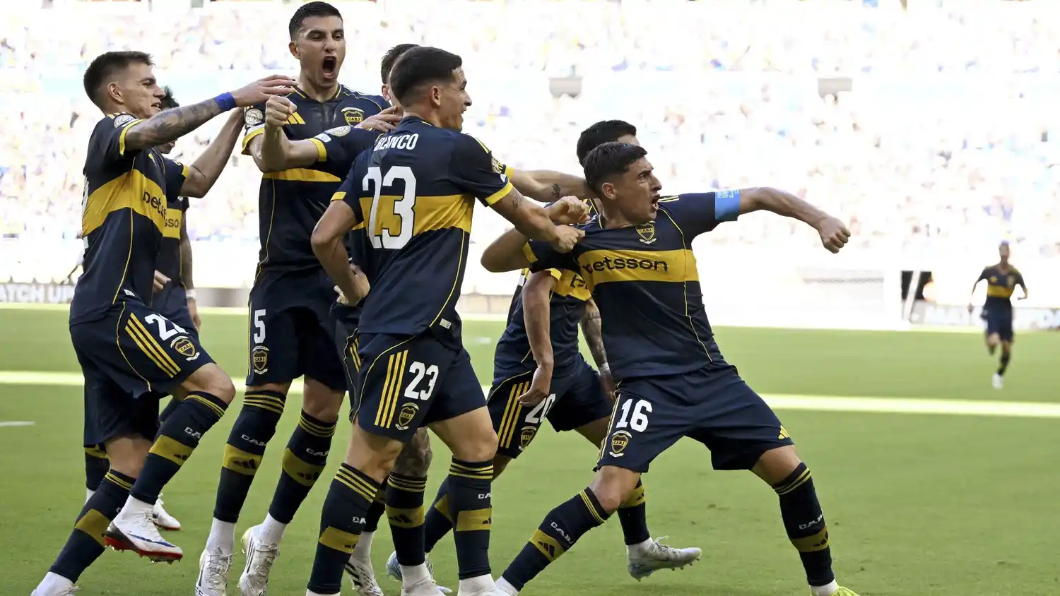 El festejo por el primer gol de Boca en el Mundial.