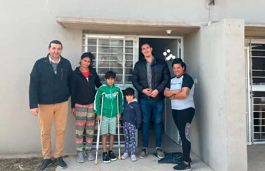 Francisco, el nene baleado en zona noroeste, ya se recupera en su nueva casa