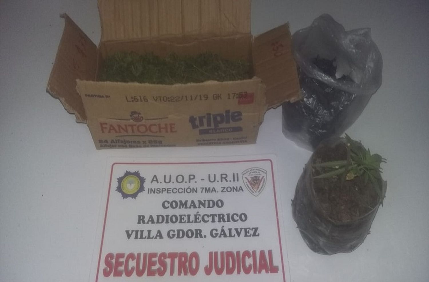 Quiso escapar de la policía, le encontraron marihuana, descubrieron que tenía pedido de captura y lo detuvieron