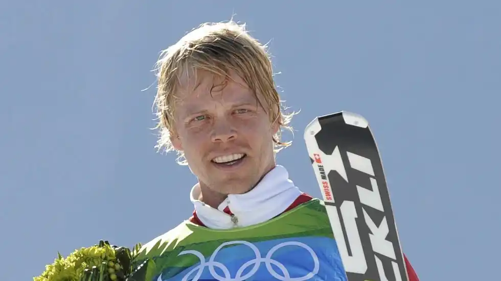 El noruego Audun Groenvold celebra tras obtener el tercer puesto en la competición masculina de skicross en los Juegos Olímpicos de Vancouver 2010 (Foto AP/Mark J. Terrill, archivo)