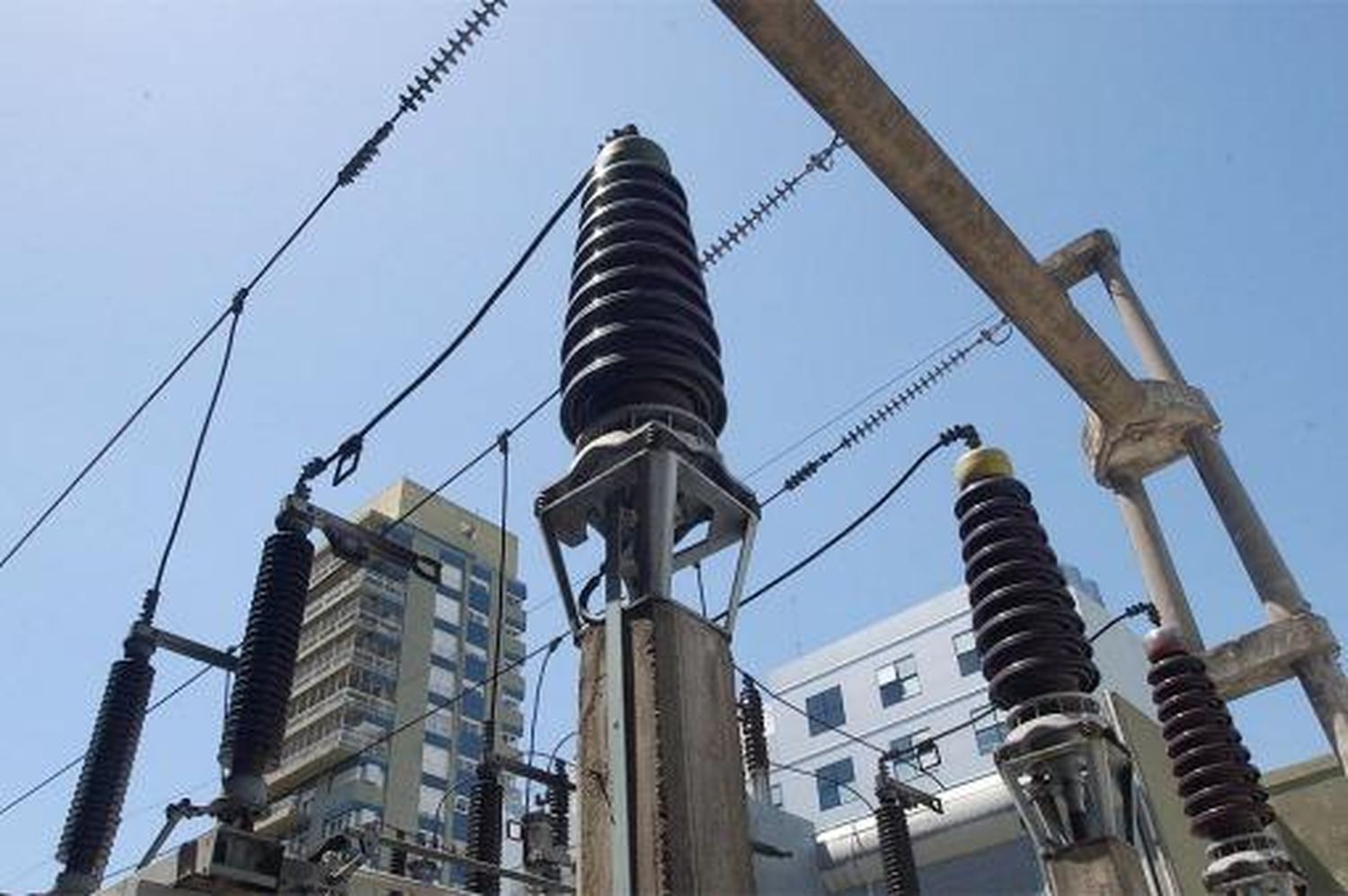 Colapso energético en medio de la ola de calor: Se registran cortes de luz en diversas regiones y vuelve de a poco