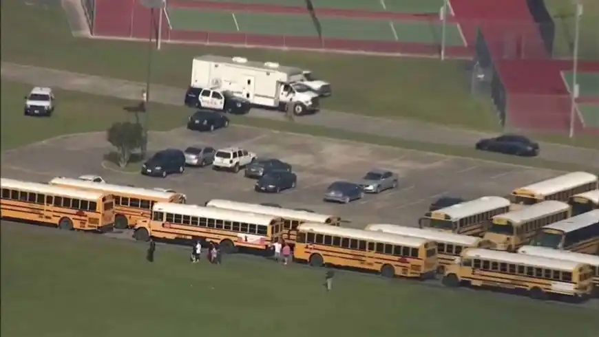 Al menos diez muertos en un tiroteo en una escuela de Texas