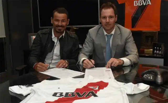 Mora cierra un semestre inolvidable; volvió a jugar y tiene contrato hasta 2020