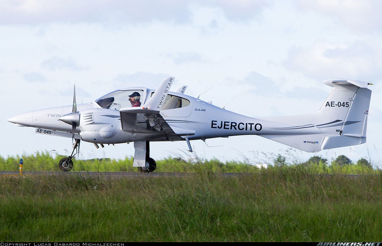 Convenio entre FAdeA y el Ministerio de Seguridad para retorno al servicio activo de los 3 Diamond DA42 Twin Star