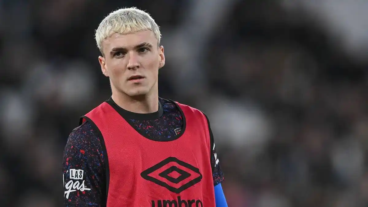 Escándalo en la Premier League: Bournemouth apartó a Álex Jiménez tras la difusión de supuestos chats con una menor