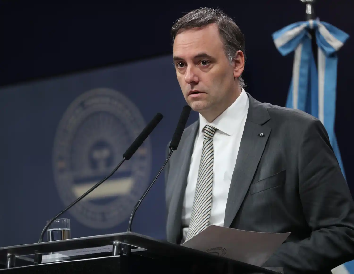 A pesar del pedido de Milei, Adorni planea vacacionar en el extranjero: "Me voy todos los años"