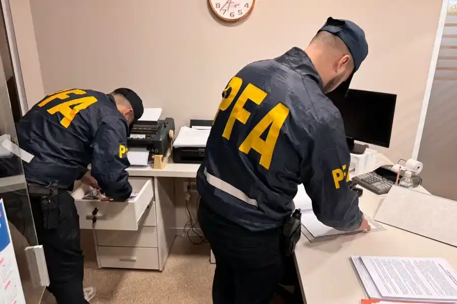 Desmintieron las presuntas detenciones en los allanamientos de la PFA en Porteña y Vila