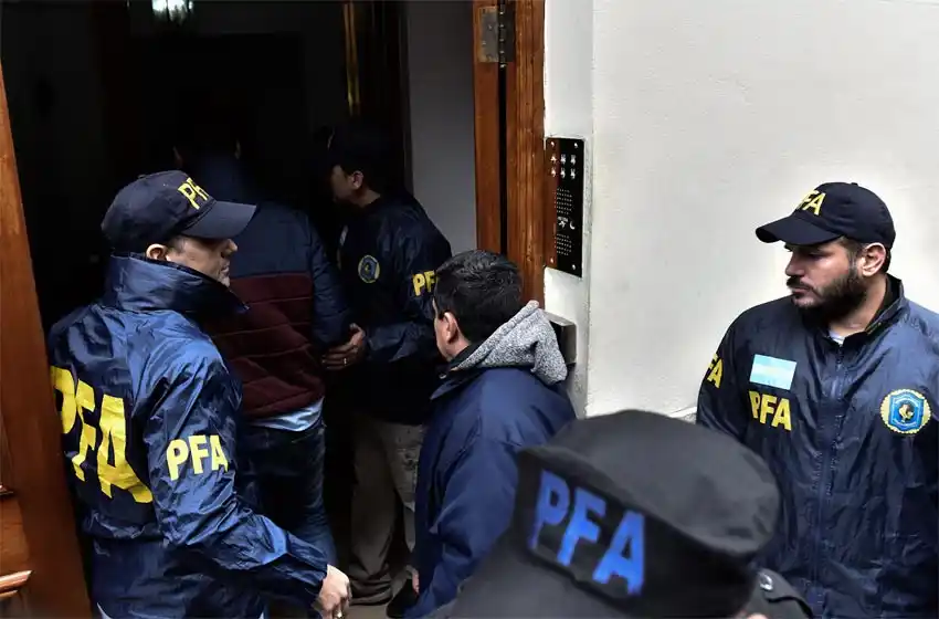 Comenzaron los allanamientos a las propiedades de Cristina Kirchner