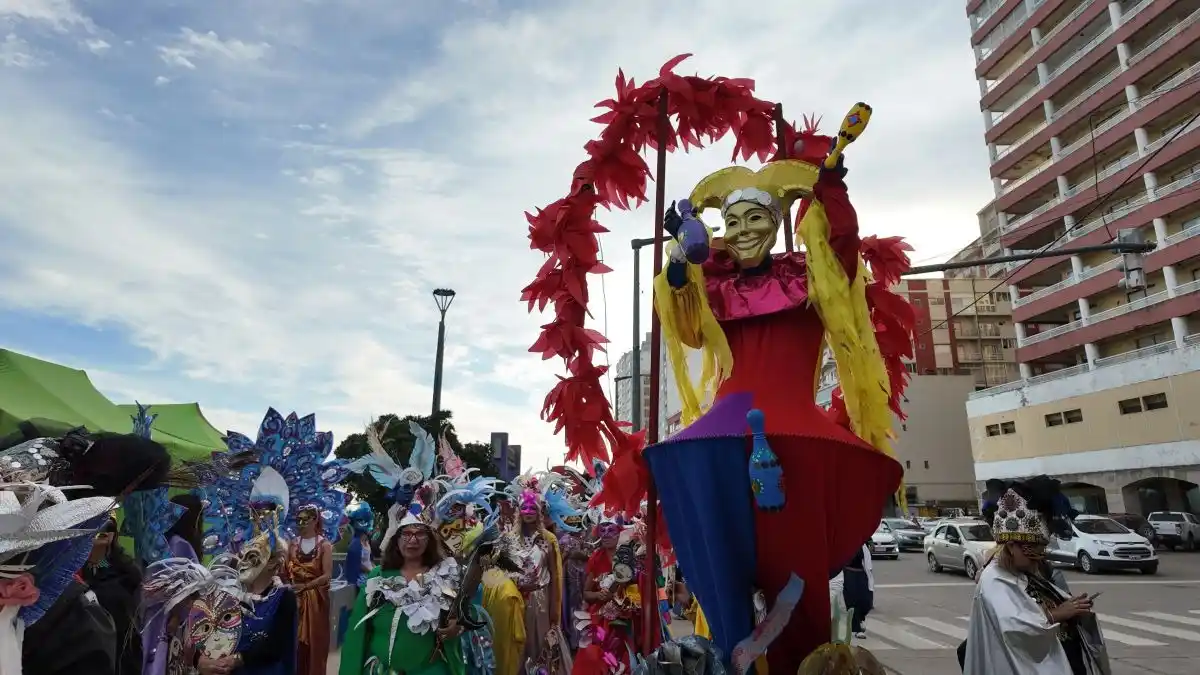 Carnaval de máscaras en Necochea