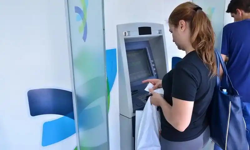 Comienza el cronograma de pago de sueldos a estatales