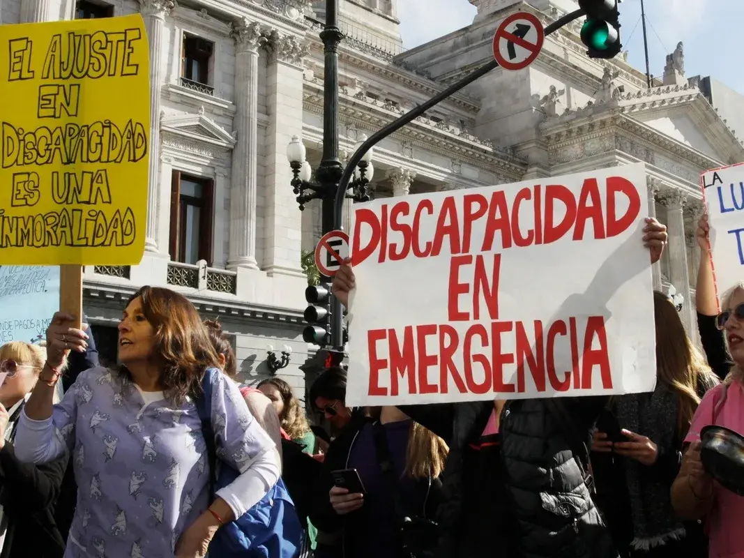 Discapacidad: el Gobierno oficializó un aumento del 2,6% en las prestaciones y crecen las críticas del sector