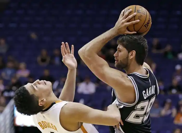 Patricio Garino tuvo su primer partido con los Spurs. 
