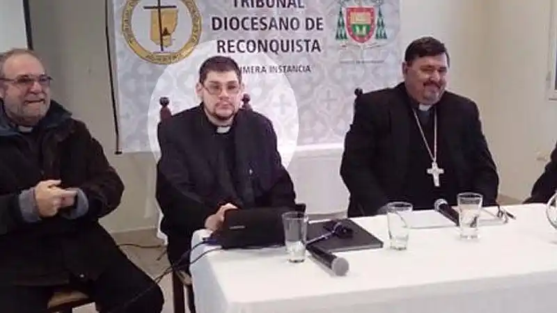 "A los curas que abusan de menores habría que pegarles un tiro en las b..."
