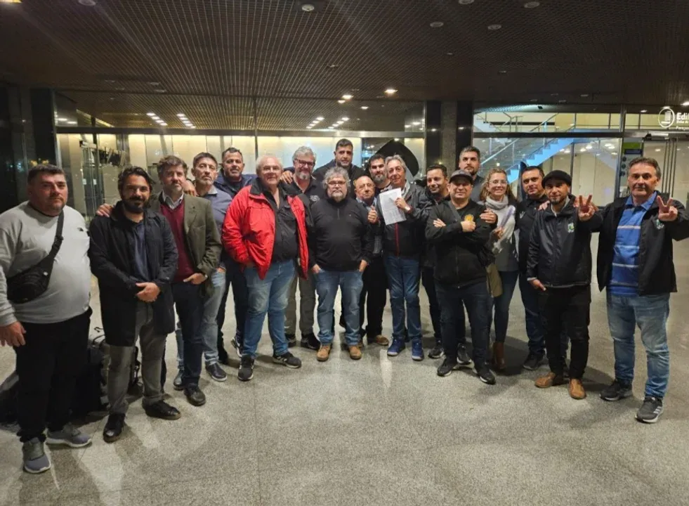 Dirigentes de la Comisión Directiva del gremio aceitero firmaron un nuevo acuerdo paritario con el sector empresario Agencia Noticias Argentinas/Sindicato SOEA