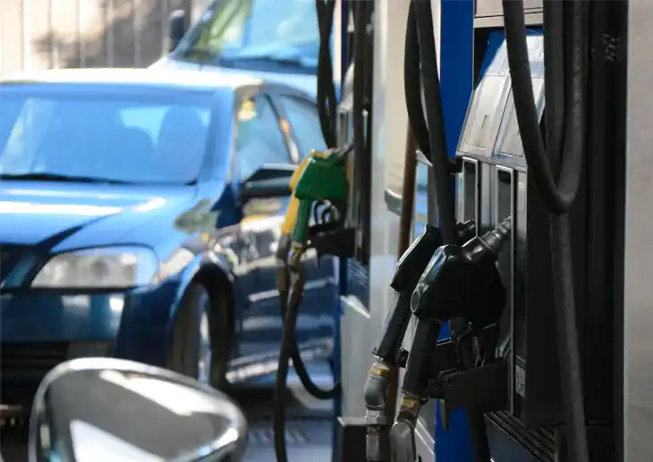 Las estaciones de servicio trabajan con normalidad