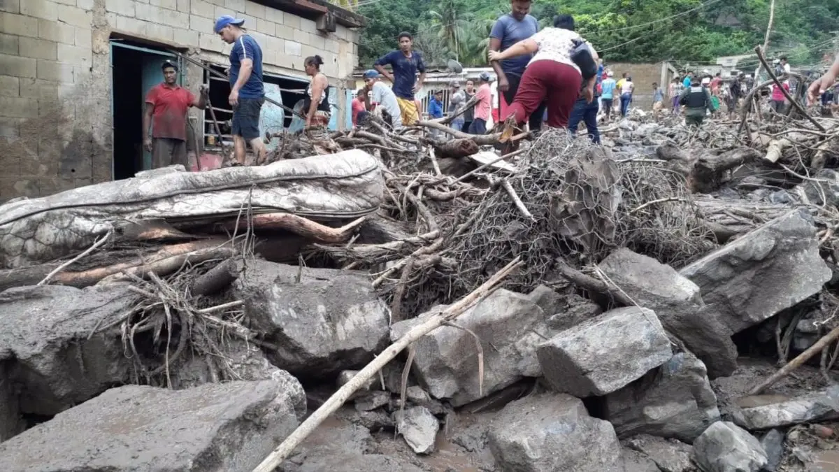 SE ELEVA A 8 EL NÚMERO DE FALLECIDOS: Más de 1000 funcionarios desplegados en Valle Verde