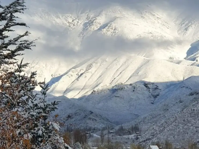 Un histórico temporal de nieve azota la cordillera de Mendoza.