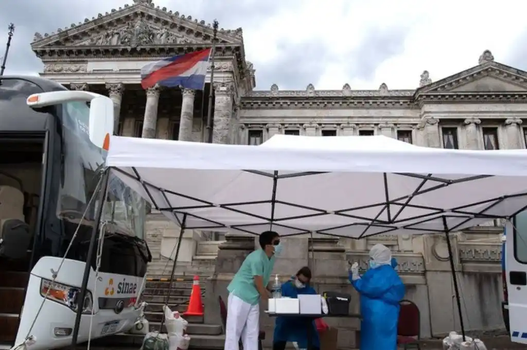 Médicos de Uruguay advierten sobre el posible colapso de las terapias intensivas