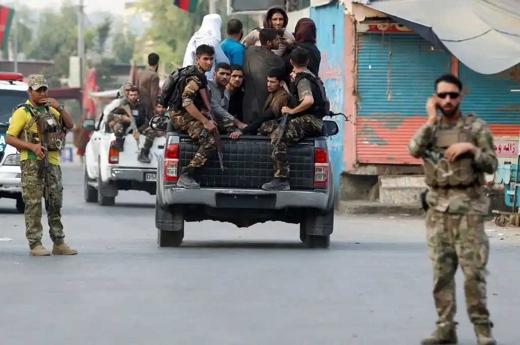 Ataque contra prisión deja 16 muertos, incluidos 13 civiles, en Afganistán