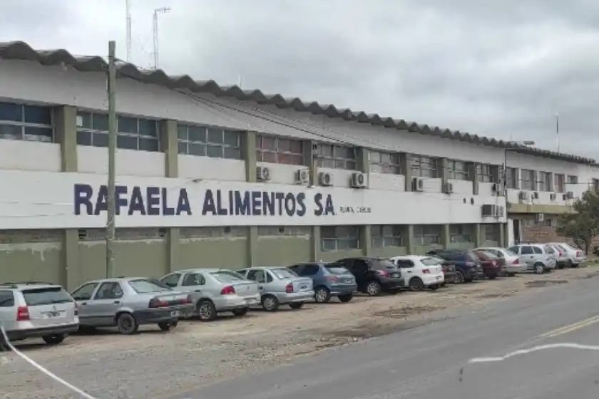 Tragedia en un frigorífico: murió un operario mientras reparaba un ascensor.