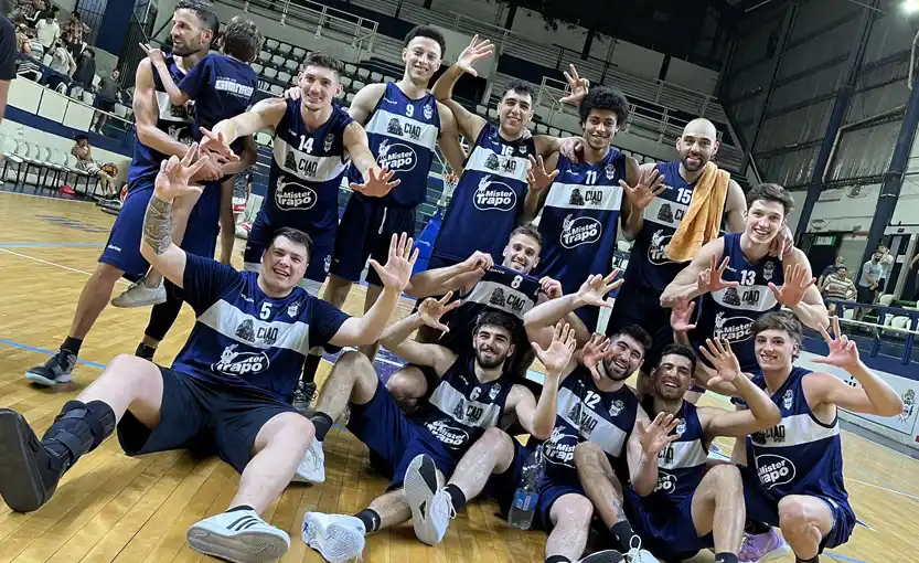 Acuña (13), en el festejo de Gimnasia.