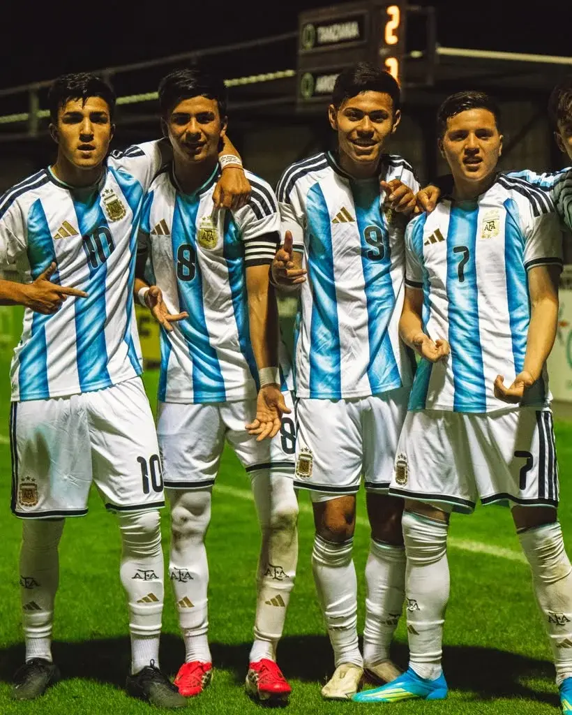 Por la segunda jornada de la Vertex Cup en Londres, la Selección Argentina sub 17 venció 3-2 a Tanzania. Foto: @Argentina