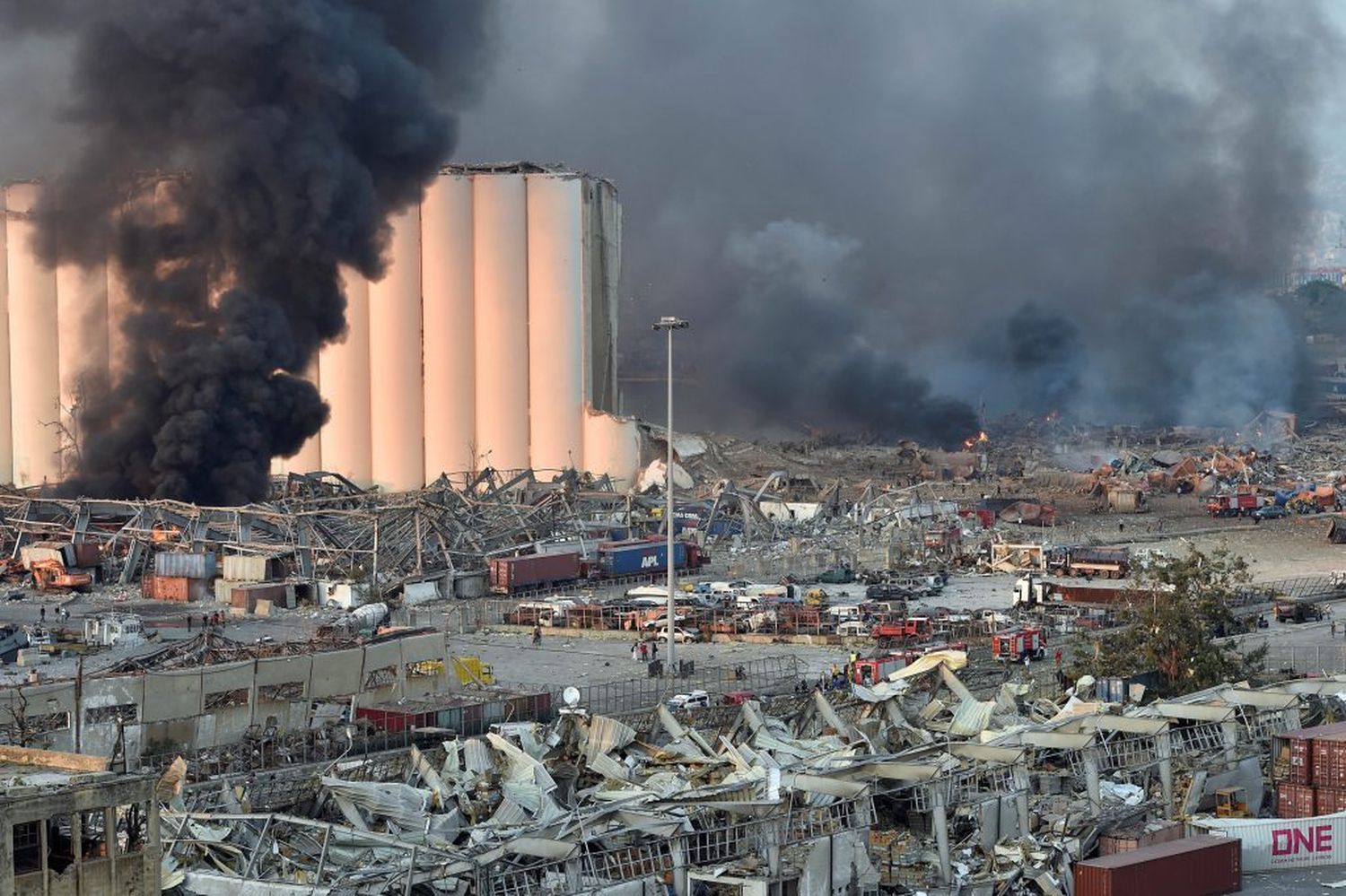 Más de cien muertos y daños materiales por USD 3.000 millones tras la explosión en Beirut