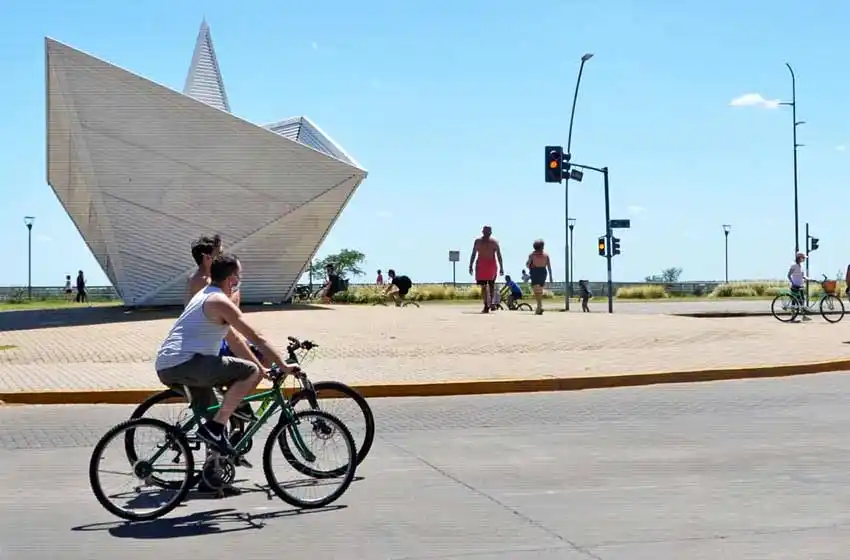 Arde la ciudad: domingo soleado de mucho calor en Rosario
