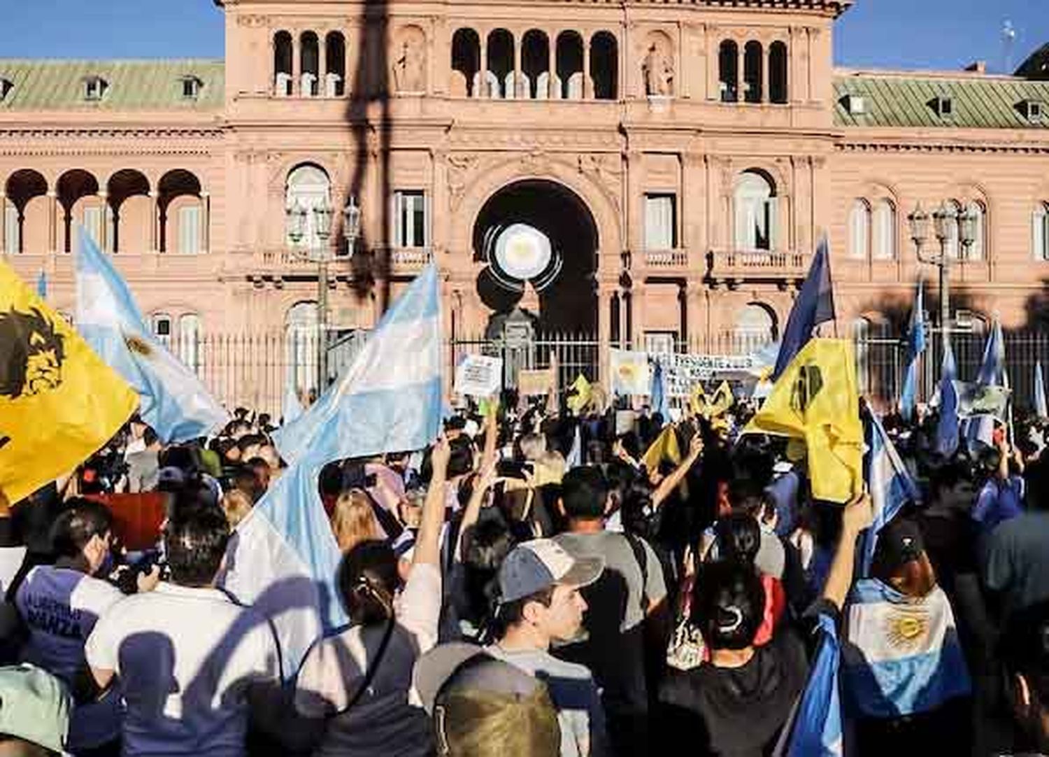 Sí; en nuestra patria y en el mundo, estamos viviendo días de confusión