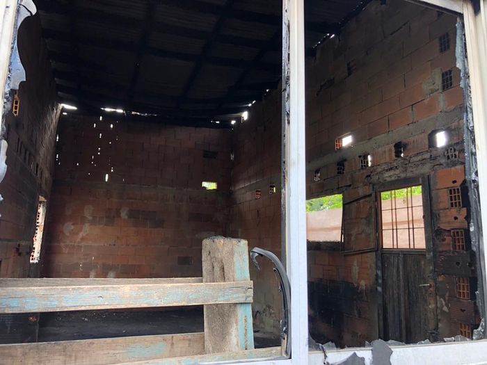Una joven pareja con dos hijos perdió todo en el incendio de su casa y pidieron ayuda para recuperarse
