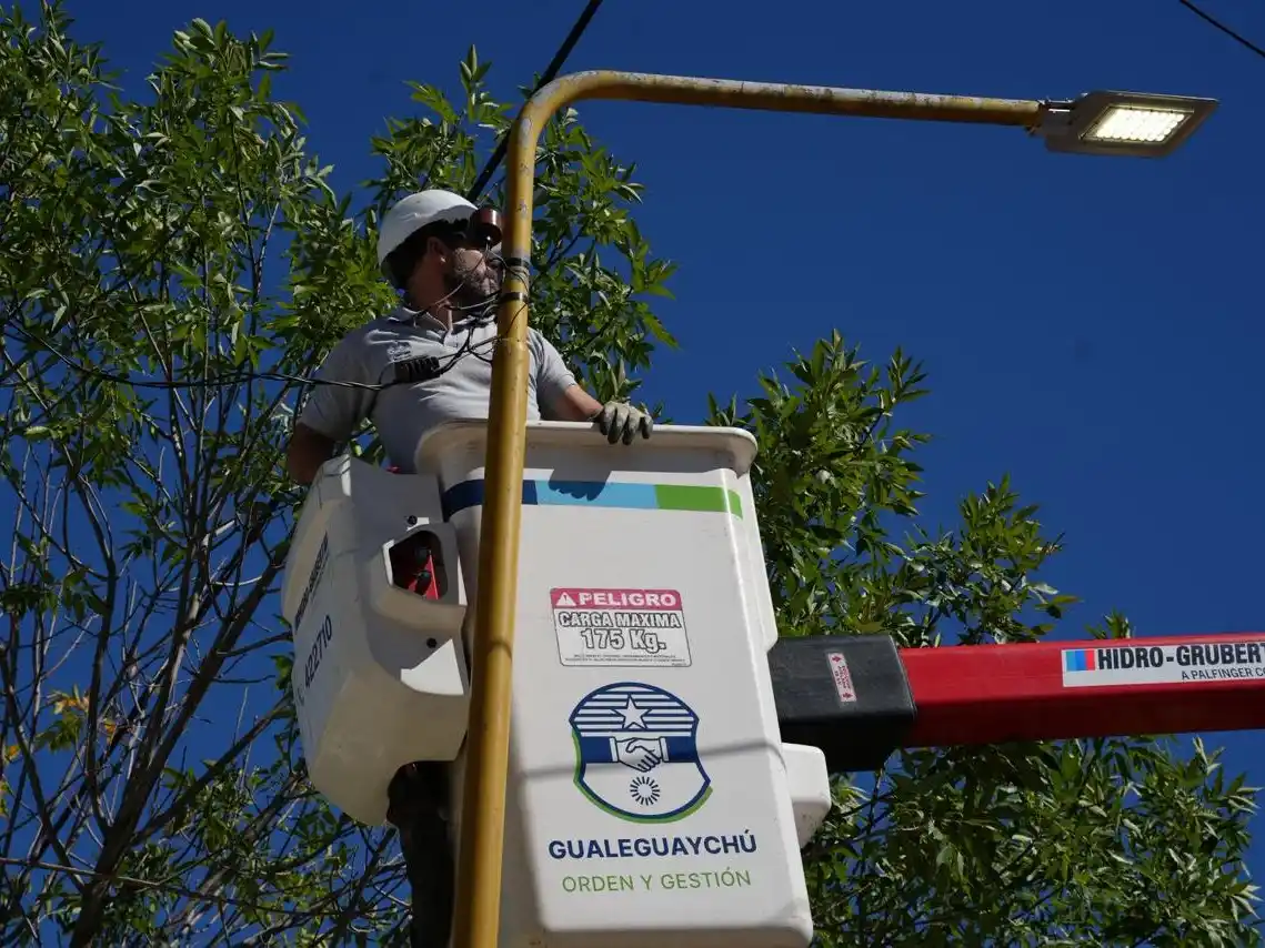 Avanzan los trabajos de recambio de la luminaria pública a tecnología LED