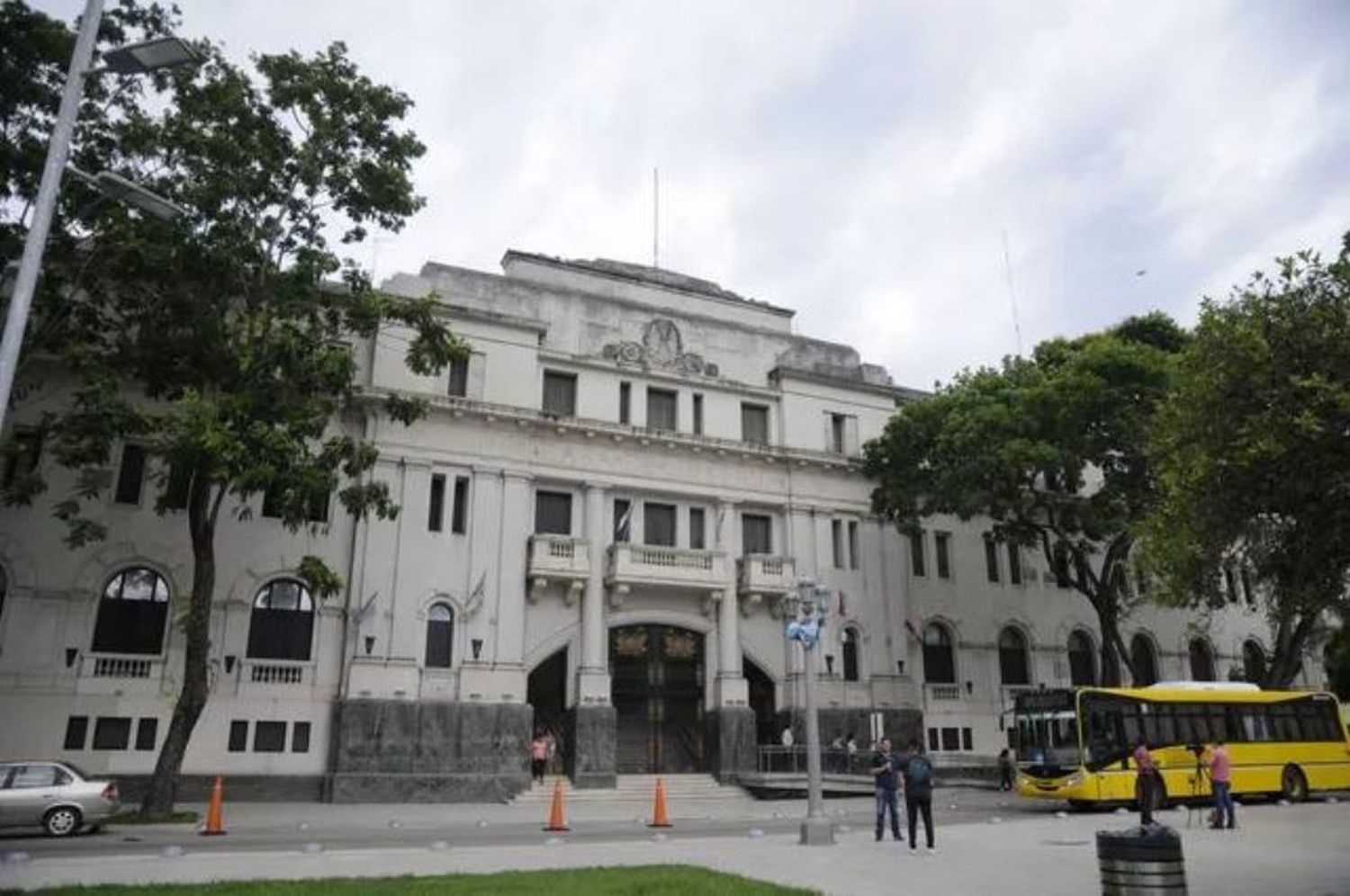 El hombre había roto la puerta trasera del domicilio para ingresar a robar.